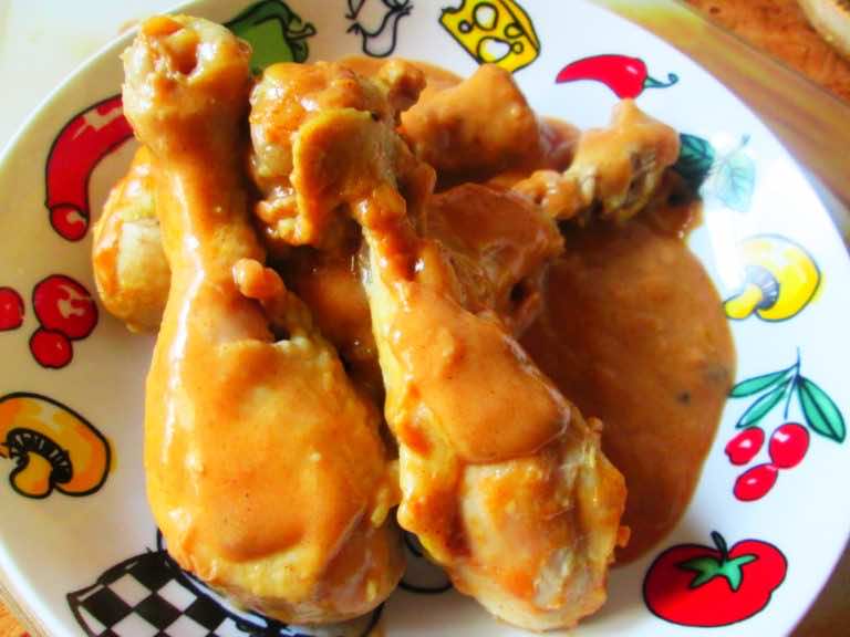 Pałki kurczaka w sosie pomidorowym