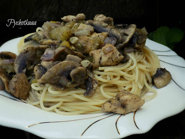 Spaghetti z cukinią i kurczakiem