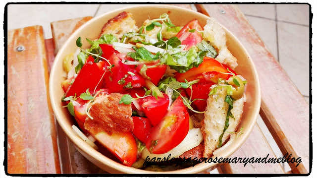 Panzanella – Toskańska sałatka pomidorowa :)