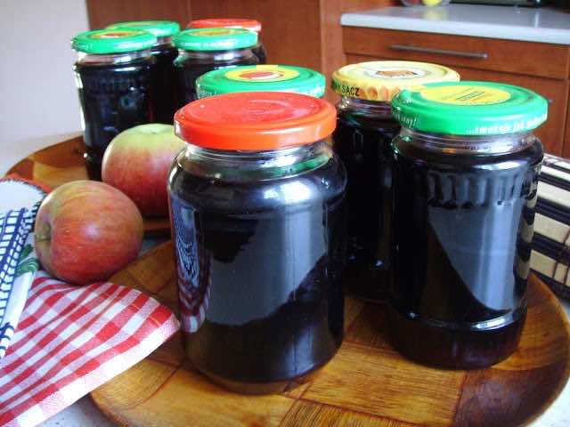 Sok z aronii na zimę. Domowy sok aroniowy. Domowe przetwory.