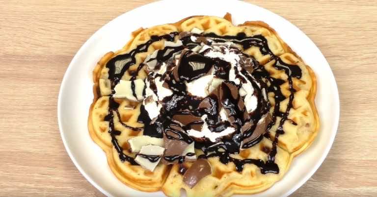 Pomysł na pyszny deser – gofry z czekoladą