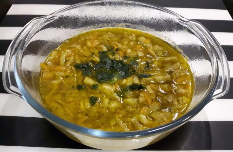 Zupa pesto z fasolką szparagową