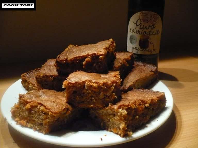 Szybkie ciasto marchewkowe z gryczanym piwem
