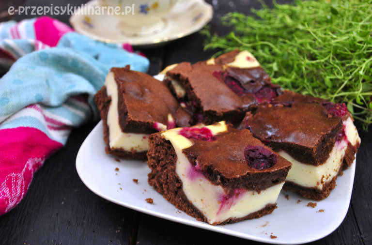 JOGURTOWY MURZYNEK Z MALINAMI