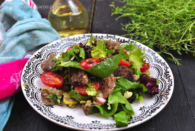 SAŁATKA Z WĄTRÓBKĄ