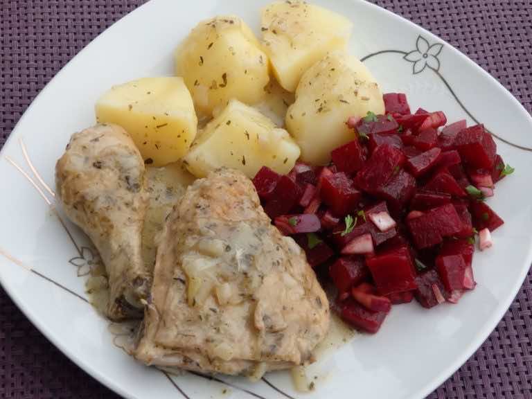 Kurczak duszony z cebulką i majerankiem