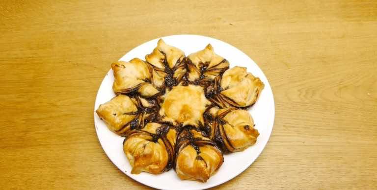 Genialne i szybkie ciasto na Święta. Gwiazda z Nutelli. Musicie ją zrobić bo dzieci ją pokochają!