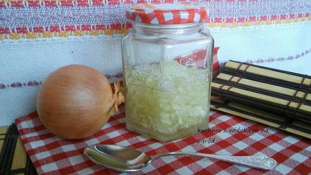 Syrop z cebuli. Domowy syrop na przeziębienie.