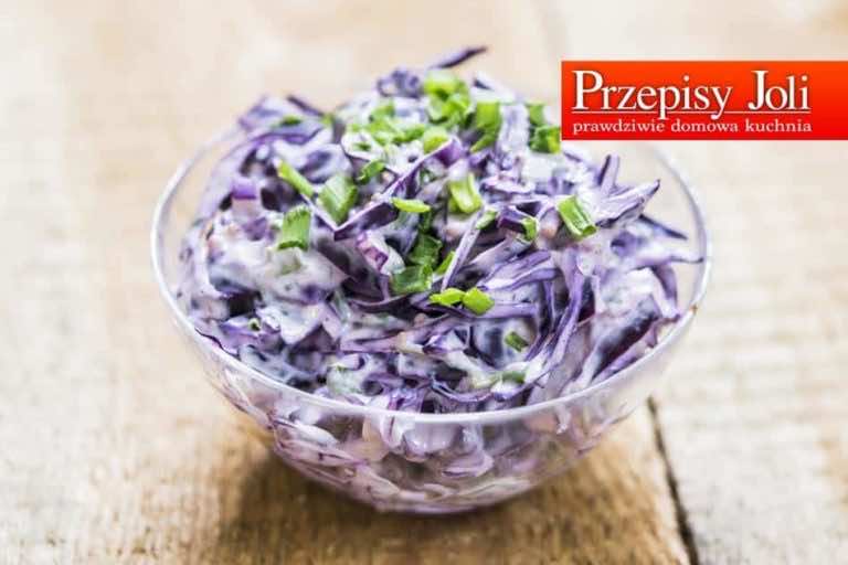 Surówka z czerwonej kapusty jako świetny dodatek do obiadu – przepis!