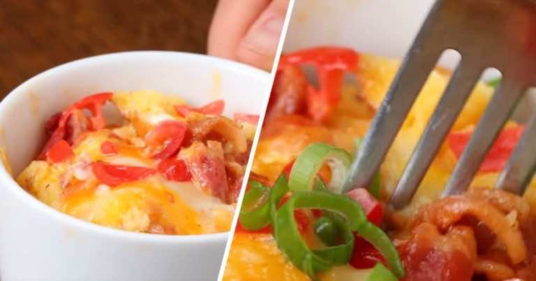 Pomysł na szybkie śniadanie, które zrobisz w jednym kubku!