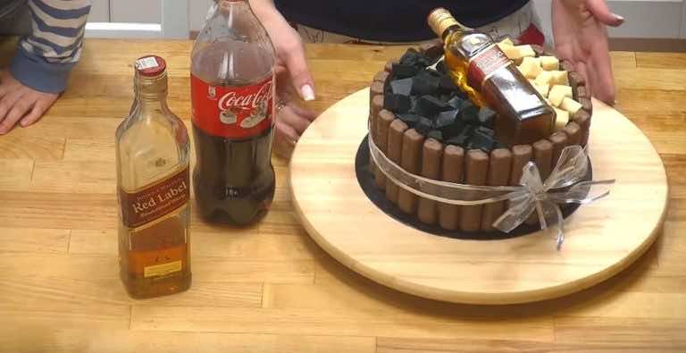 Zobaczcie jak zrobić tort Johnnie Walker dla dorosłych!
