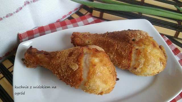 Pałki z kurczaka panierowane, soczyste i chrupiące, z piekarnika.