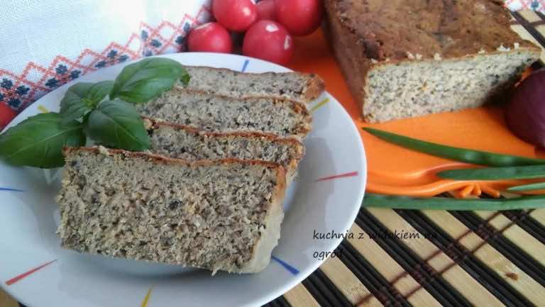 Pasztet drobiowy z pieczarkami. Pasztet z udek kurczaka.