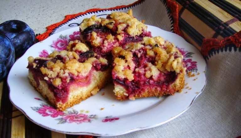 Ciasto kruche ze śliwkami i kruszonką. Pyszne słodko – kwaśne.