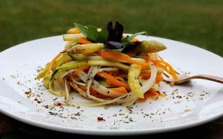 Spaghetti warzywne z grecką nutą