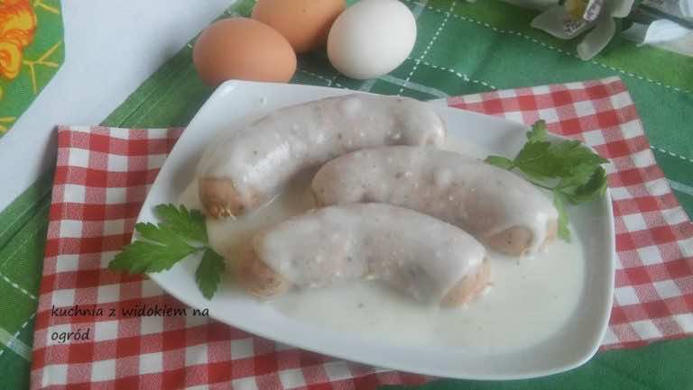 Biała kiełbasa w sosie chrzanowym.