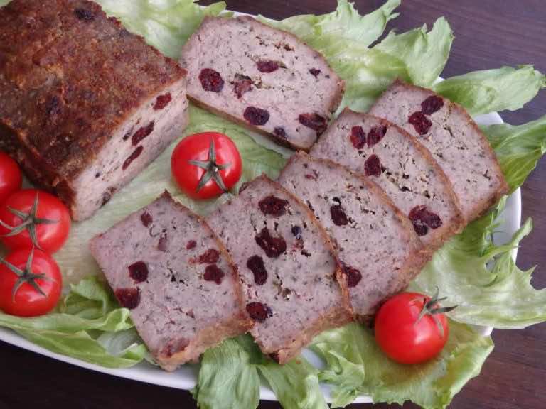 Pieczeń z indyka z suszoną żurawiną