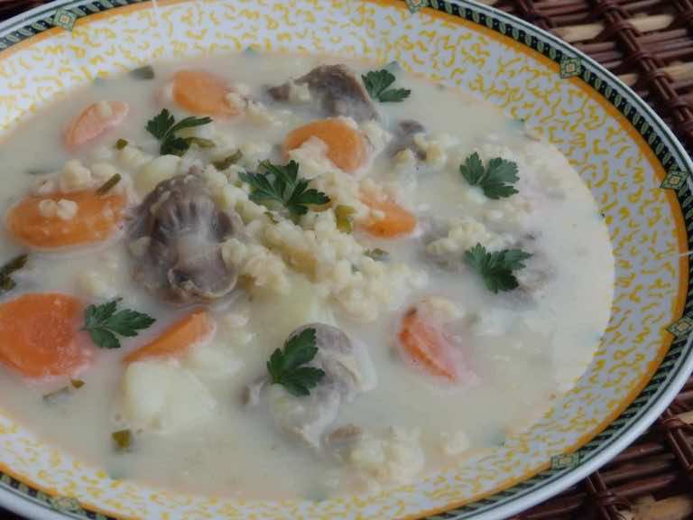 Krupnik na żołądkach z kaszą bulgur