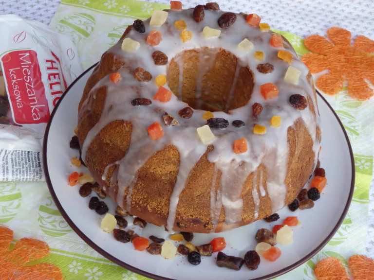 Jogurtowa babka z bakaliami