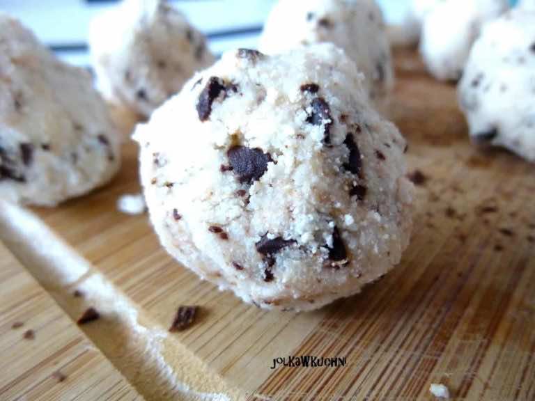 FIT kulki z mąki kokosowej bez pieczenia