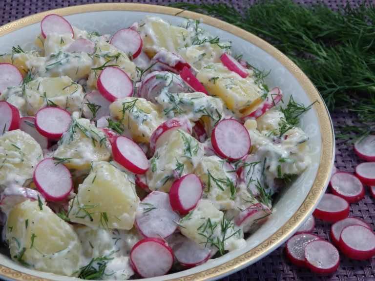 Sałatka ziemniaczana z rzodkiewką i koperkiem