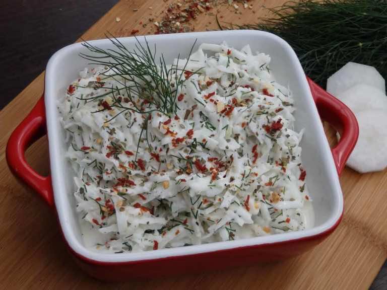 Surówka z rzodkwi z koperkiem