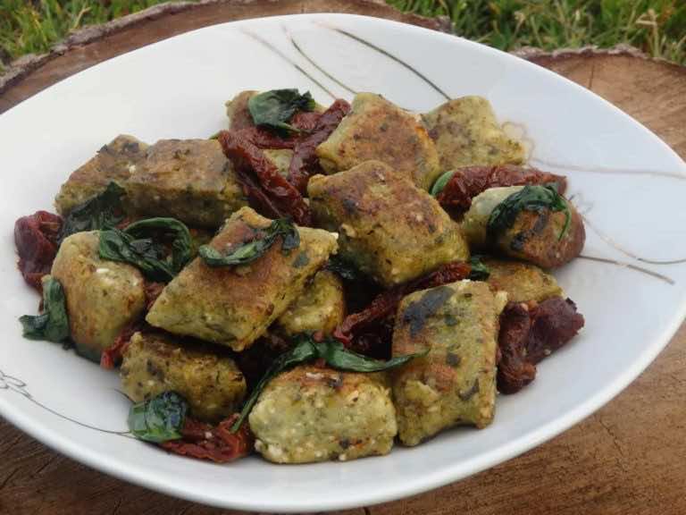 Kluseczki serowe ze szpinakiem