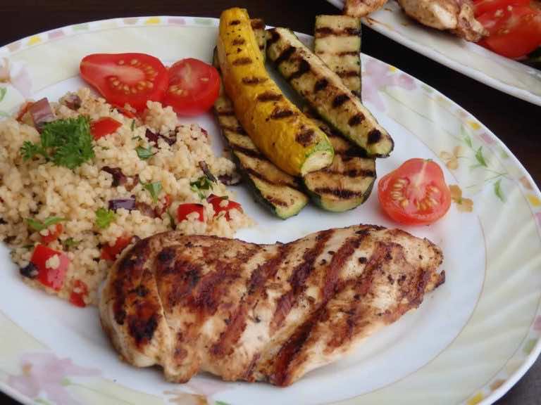 Grillowana pierś marynowana w maślance
