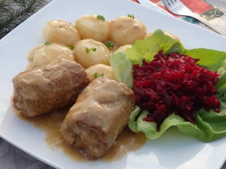 Roladki schabowe z suszonymi morelami