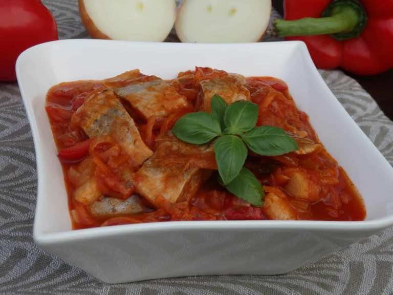 Śledzie w sosie salsa