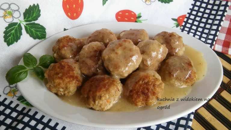 Pulpety w sosie własnym. Delikatne klopsiki mięsne.