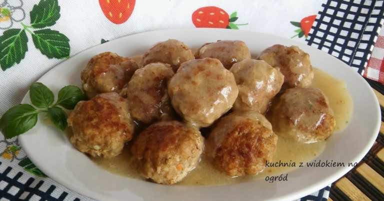 Pulpety w sosie własnym. Delikatne klopsiki mięsne.