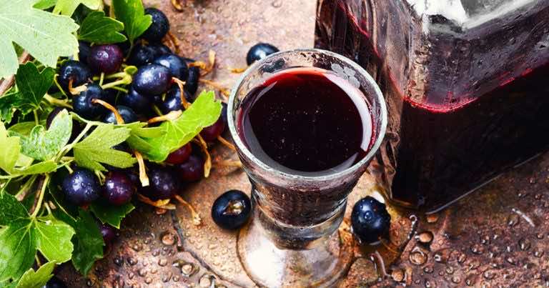 Przepis na nalewkę z czarnej porzeczki