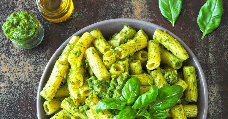 Penne z pesto z bazylii