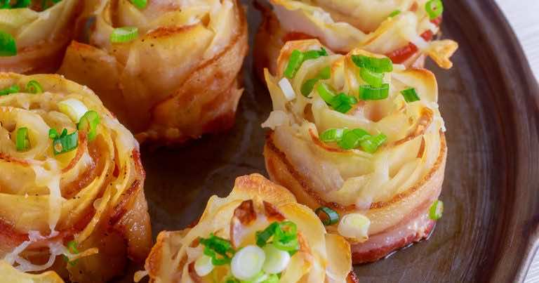 Róże z boczku i ziemniaków