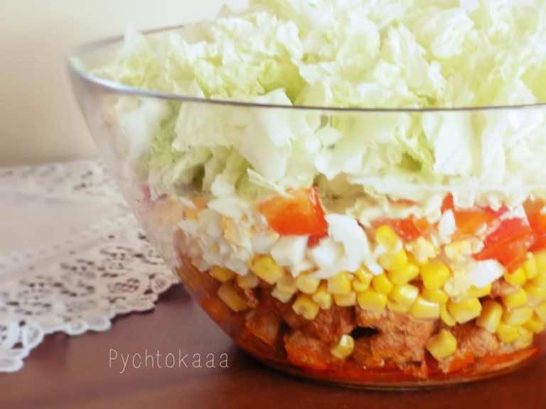 Sałatka warstwowa – idealna do pracy