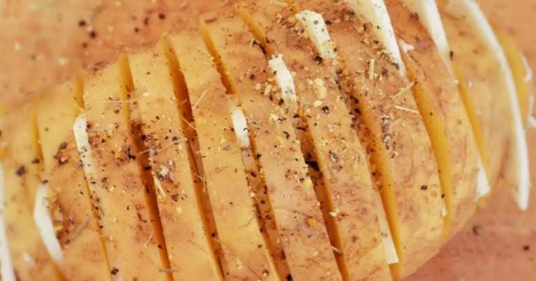 Ziemniaki czosnkowo-serowe z grilla