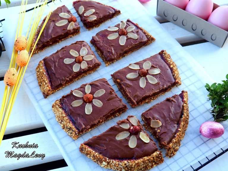 Mazurek czekoladowo-malinowy (bez pieczenia)