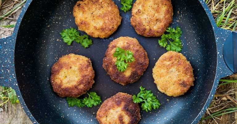 Kotlety z mięsa z rosołu – nie wyrzucaj go!