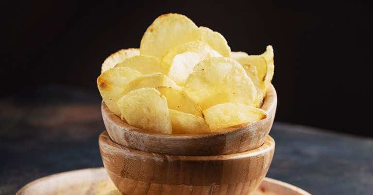 Jak zrobić chrupiące domowe chipsy?