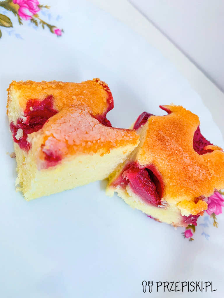 Ciasto Maślane z Truskawkami