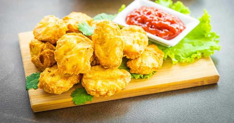 Przepis na serowe nuggetsy z kurczaka