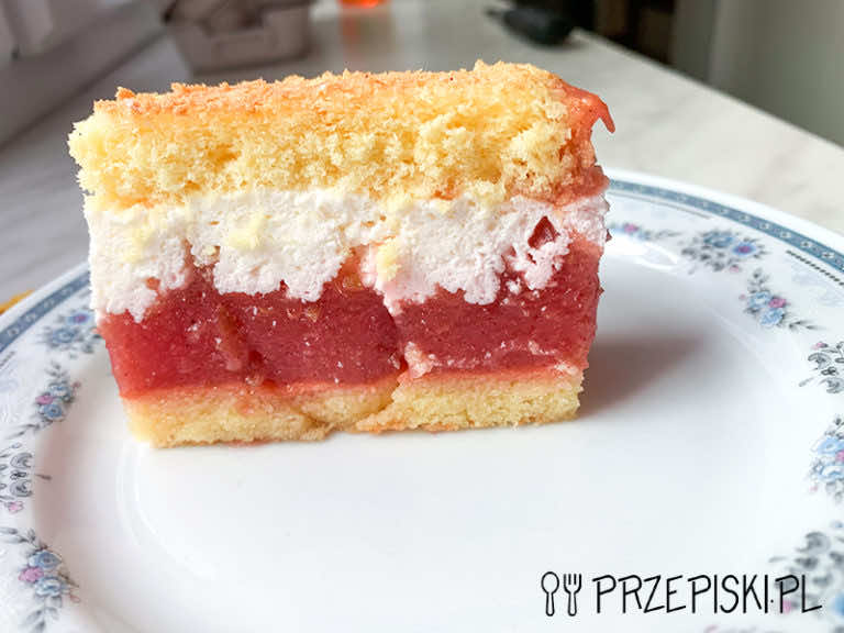 Ciasto z jabłkami i śmietaną