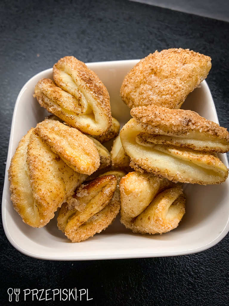 Kruche Ciasteczka Gęsie Łapki z Cynamonem