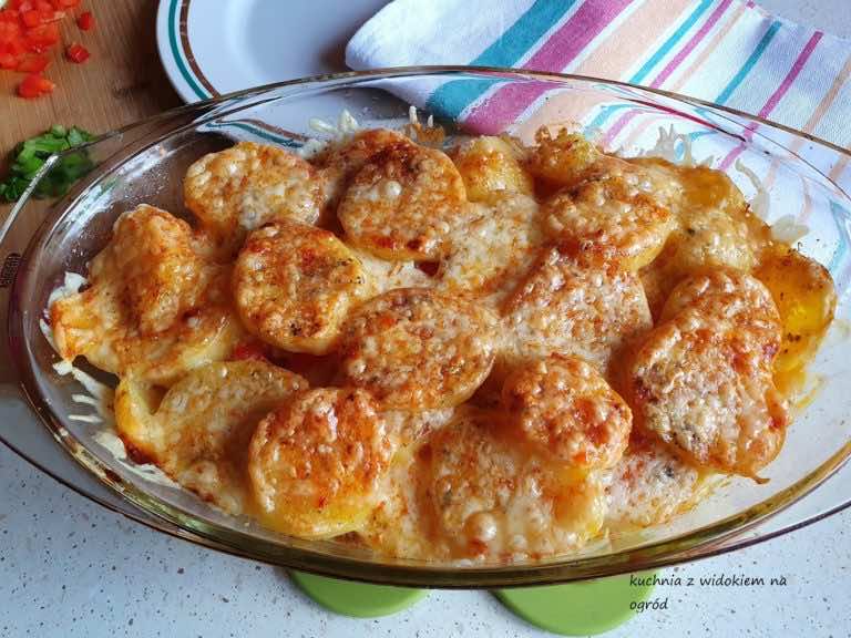 Zapiekanka ziemniaczana z kurczakiem i papryką