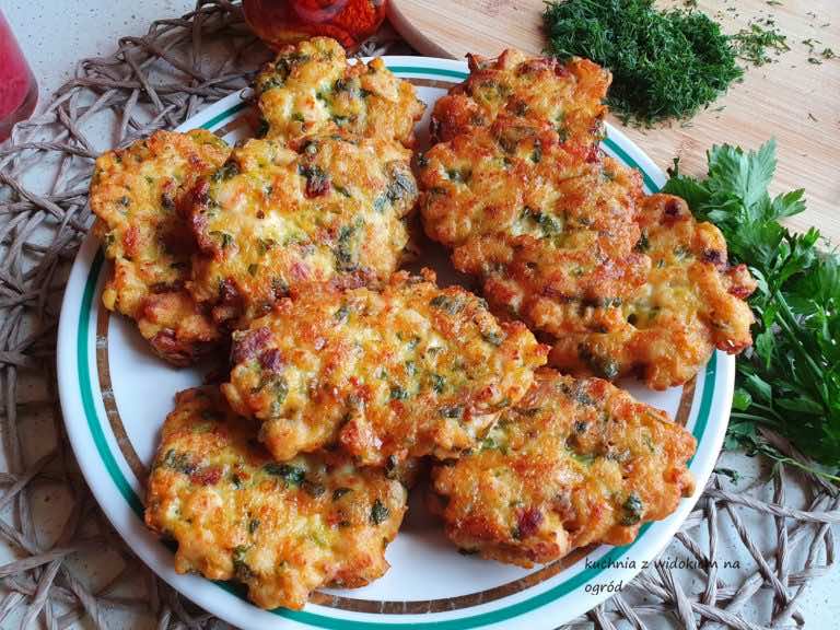 Kotleciki siekane z kurczaka ze szpinakiem i suszonymi pomidorami