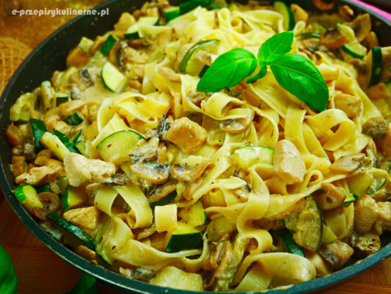 Makaron z kurczakiem i serkiem Philadelphia
