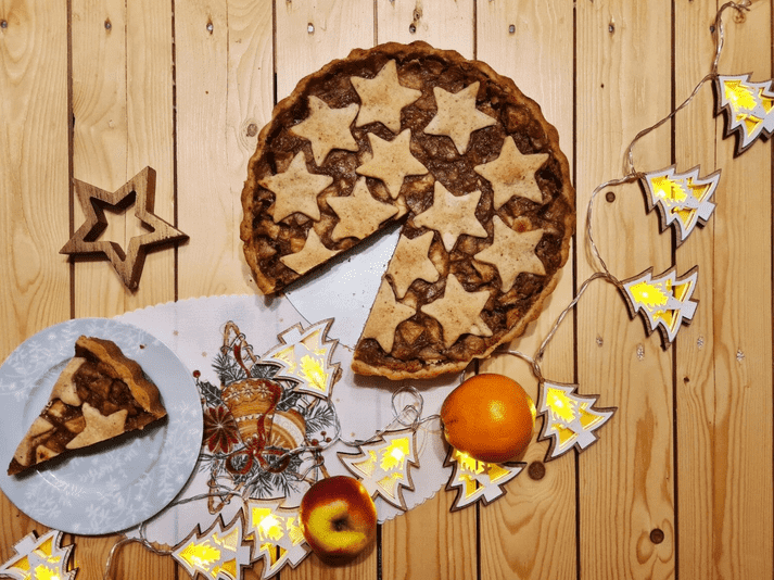 Świąteczna szarlotka z kremem migdałowym