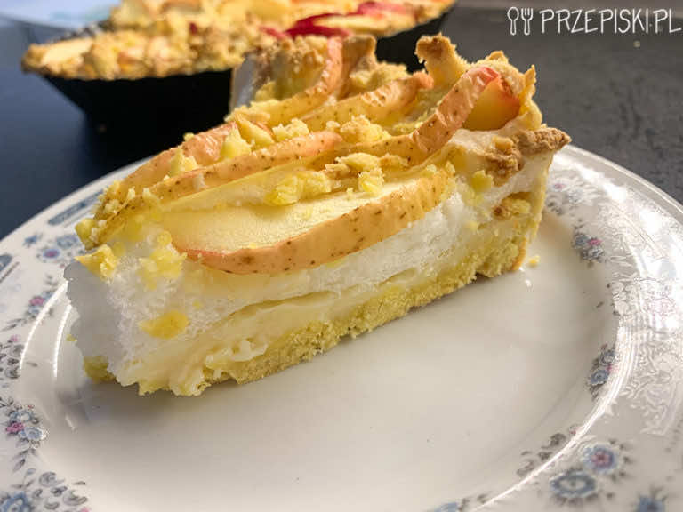 Tarta z Jabłkami i Bezą