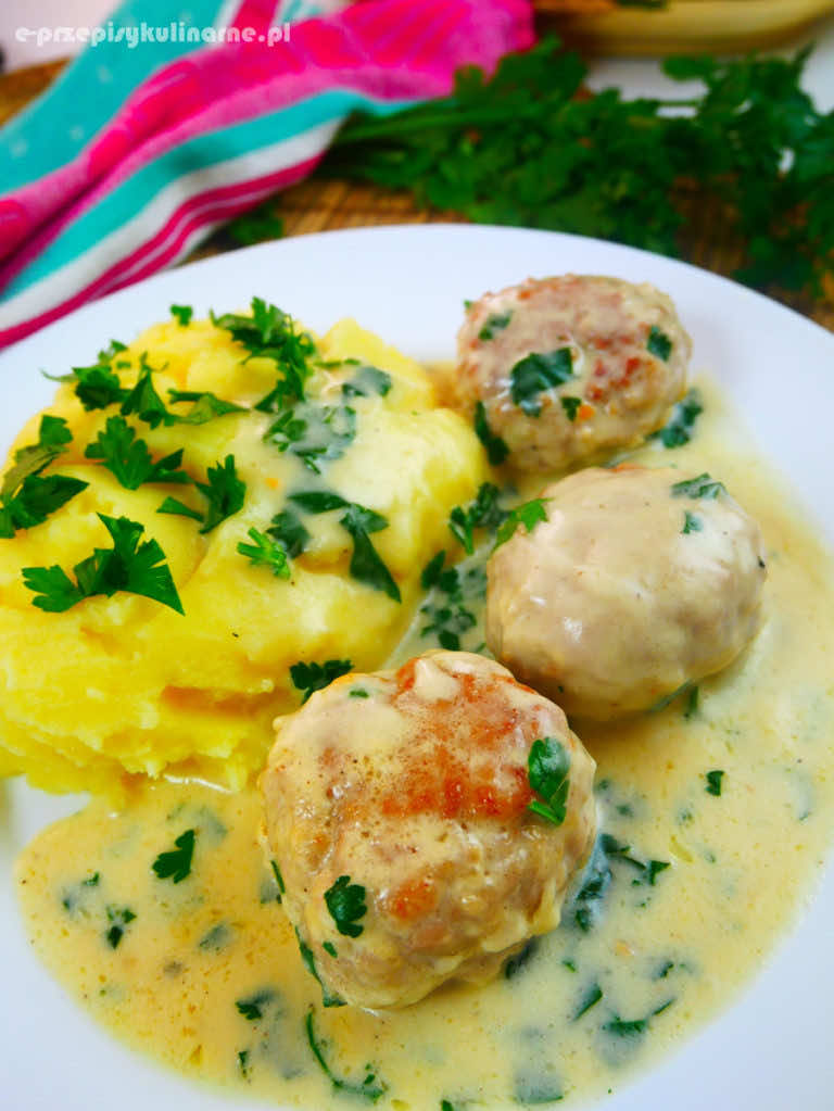 Klopsiki w sosie pietruszkowym